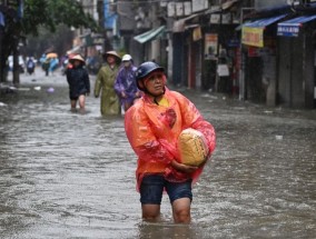 台风八城造成的死亡人数上升到179人，数千人从河内撤离